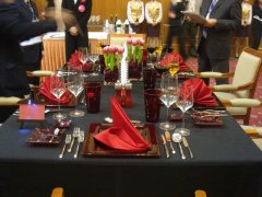 充满创意的中西餐宴会摆台
