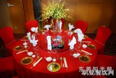中餐创意宴会摆台图片